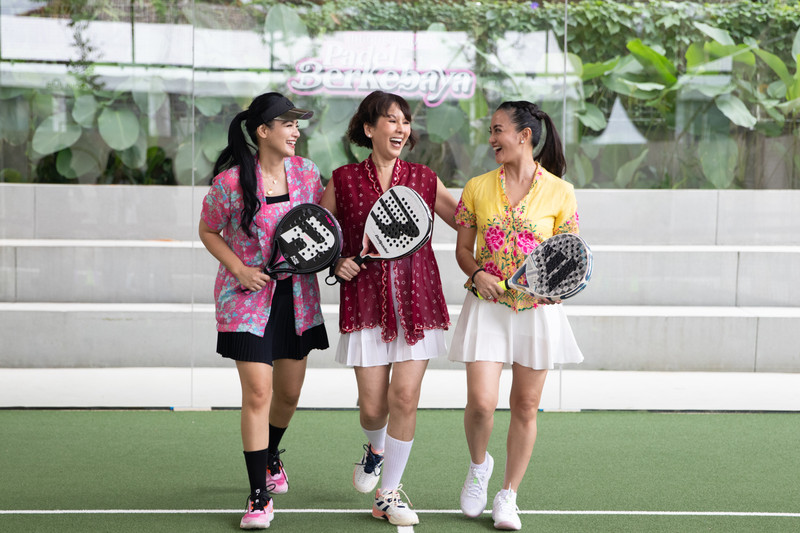 Foto: Ririn Ekawati hingga Titi Kamal Ramaikan Padel Berkebaya