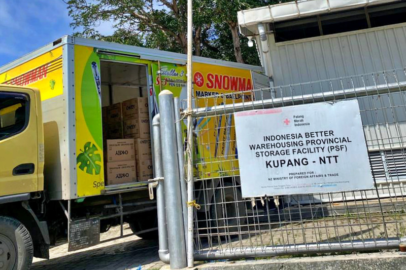 PMI Salurkan 50 Ribu Buku Tulis dan 25 Ribu Pulpen untuk Sekolah di NTT