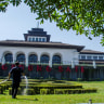Corona di Gedung Sate