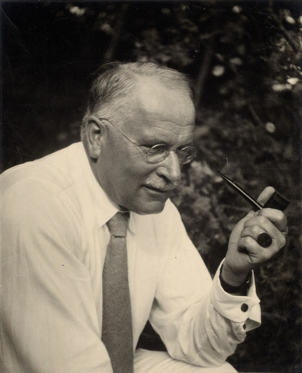 Sumber: wikipedia | Carl_Gustav_Jung
