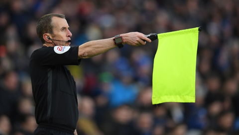 Tugas Wasit Pada Pertandingan Sepak Bola Kumparan Com