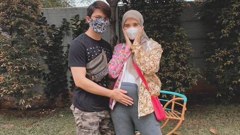 Hamil 4 Bulan Irwansyah Pamer Perut Zaskia Sungkar Yang Mulai Membuncit Kumparan 