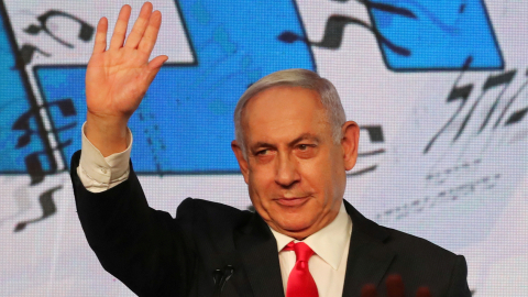 Perdana Menteri Israel Benjamin Netanyahu, memberikan keterangan terkait hasil pemilihan umum Israel di markas partai Likud di Yerusalem,Israel, Rabu (24/3). Foto: Ronen Zvulun/REUTERS