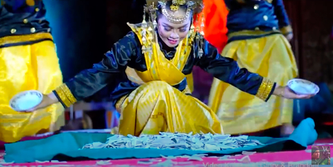 6 Properti Yang Dibutuhkan Dalam Tari Piring Kumparan Com