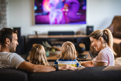 5 Manfaat Menonton Tv Bersama Keluarga Hiburan Praktis Di Kala Pandemi Kumparan Com