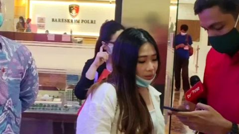 Maybank Jajaki Opsi Sebelum Ganti Uang Winda Earl Salah Satunya Mediasi Kumparan Com