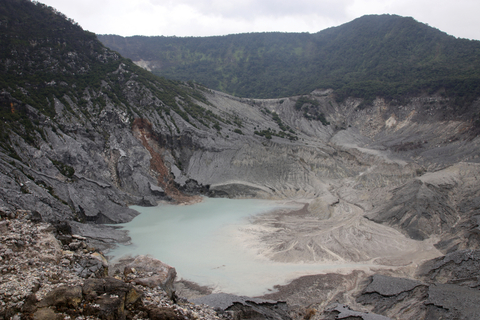 Batu kawah berapi gunung dari lumpur Gunung berapi