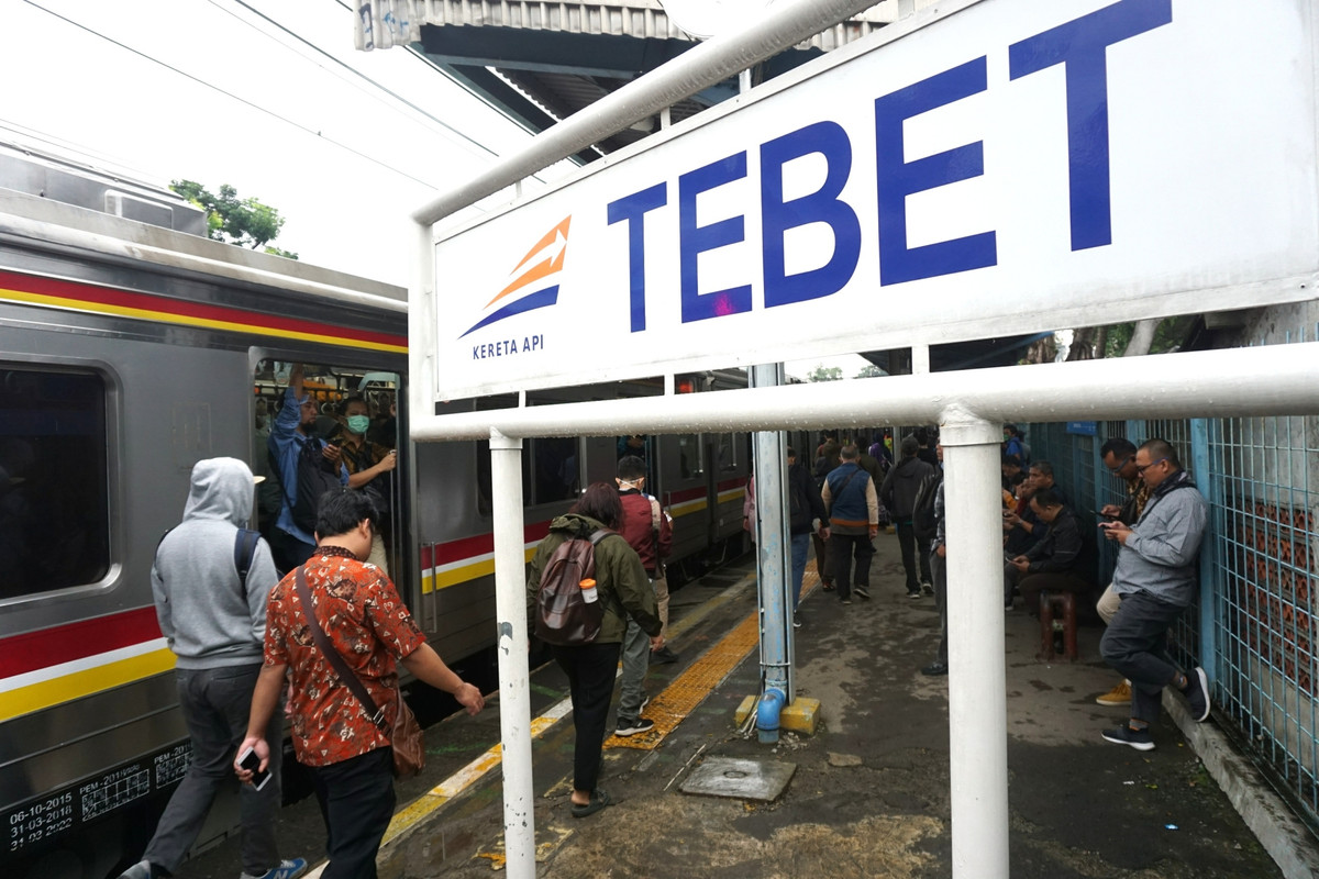 Ribut di Gerbong Khusus, Penumpang KRL Diturunkan di Tebet