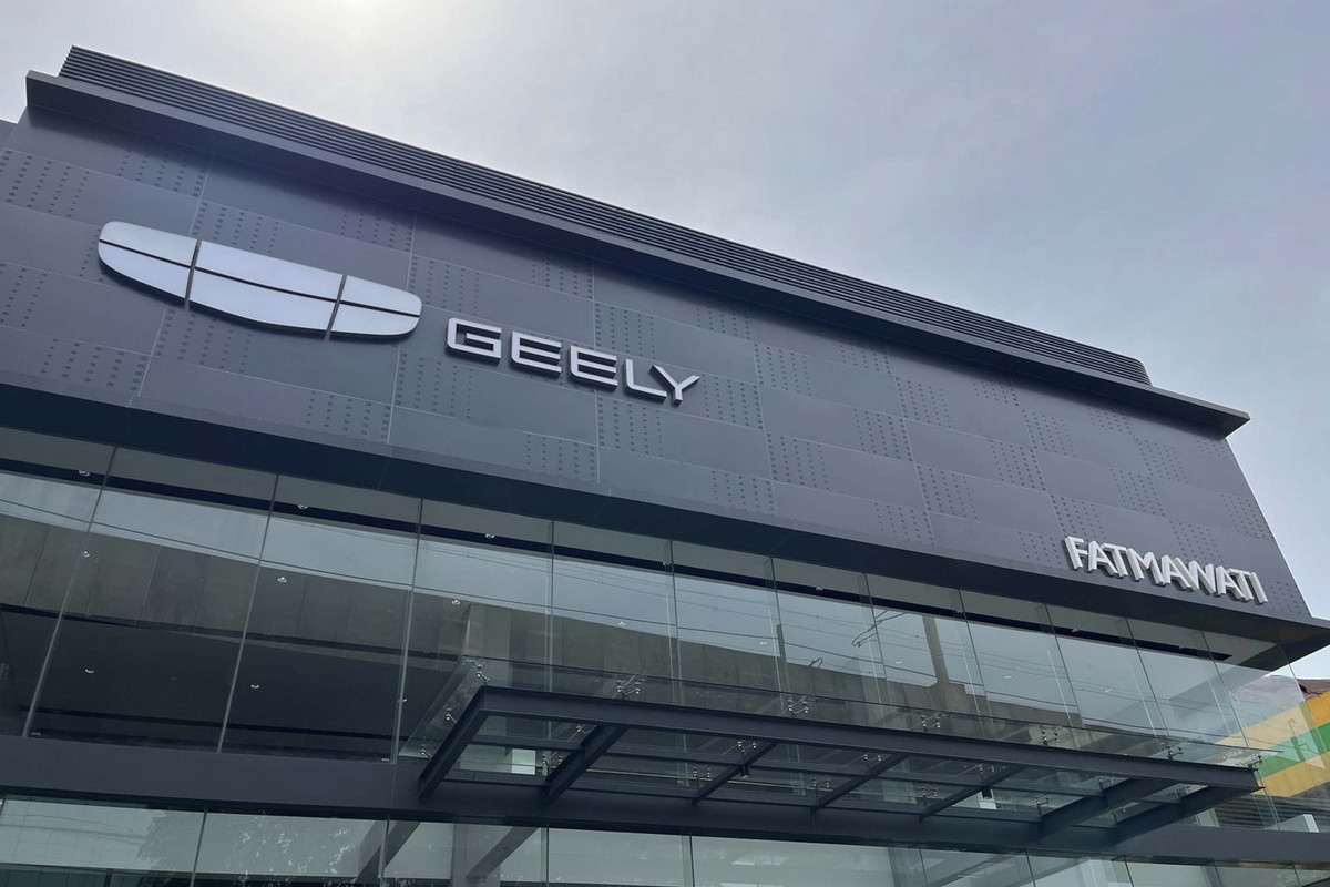 Strategi Baru Geely Pisahkan Jaringan Diler ICE dan EV