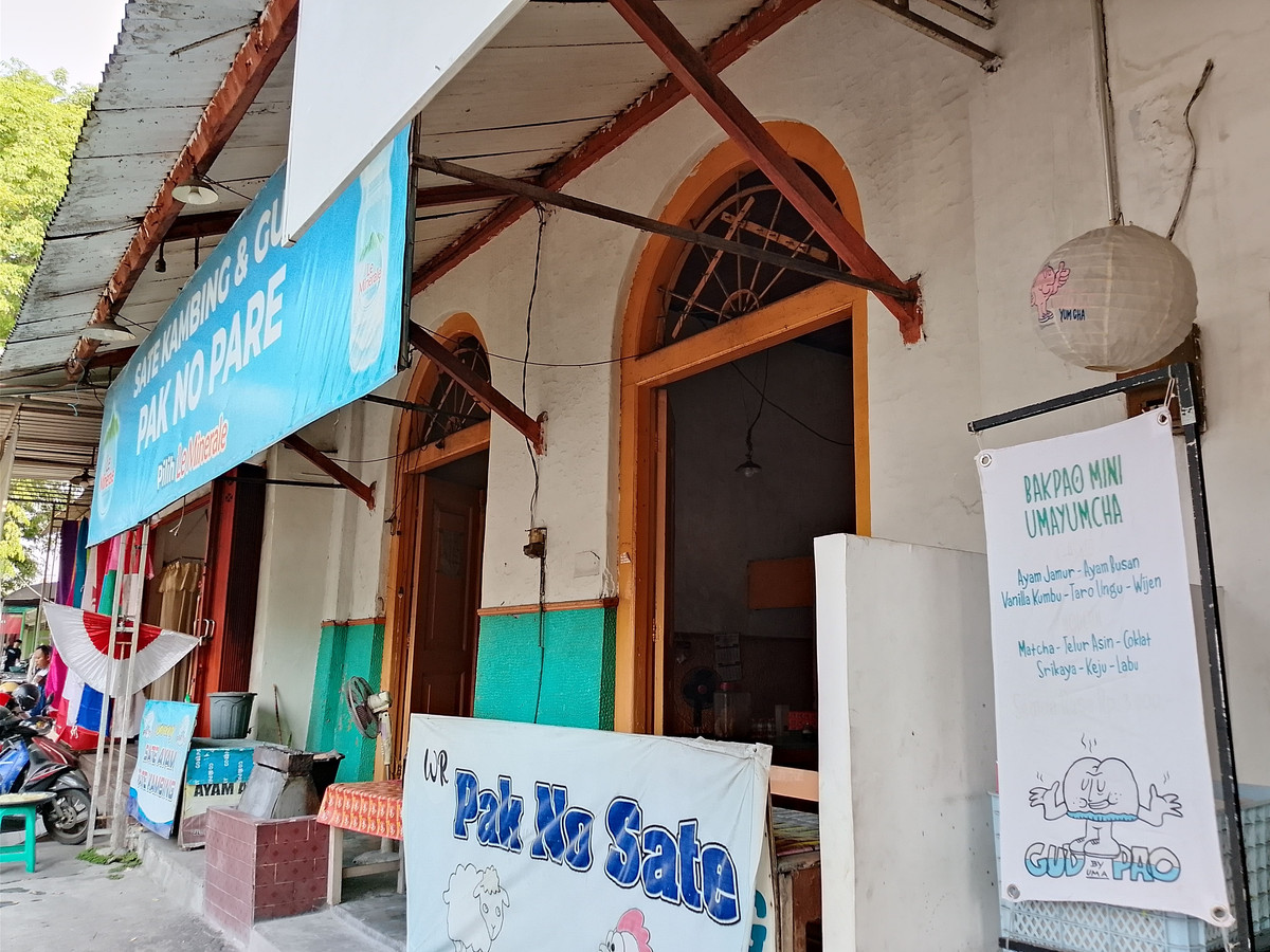 Transformasi Stasiun Trem Pare Menjadi Warung Sate Bersejarah