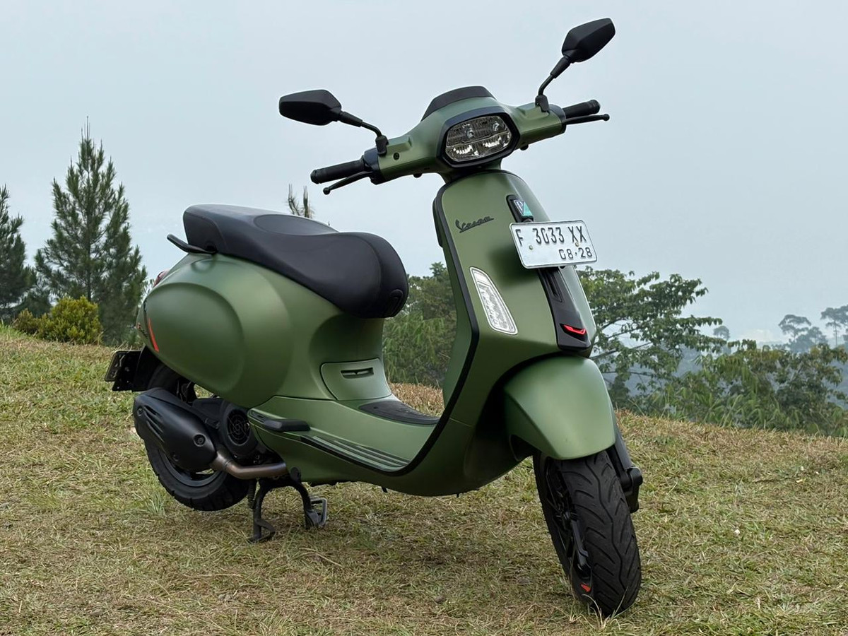 Menjajal Ketangguhan Vespa Sprint 180 Touring ke Puncak