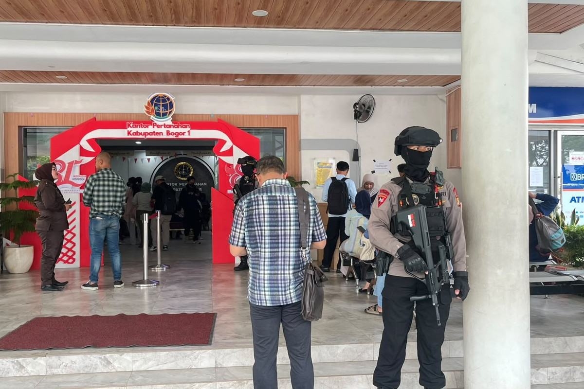 Aparat Kepolisian Geledah Kantor ATR BPN Kabupaten Bogor