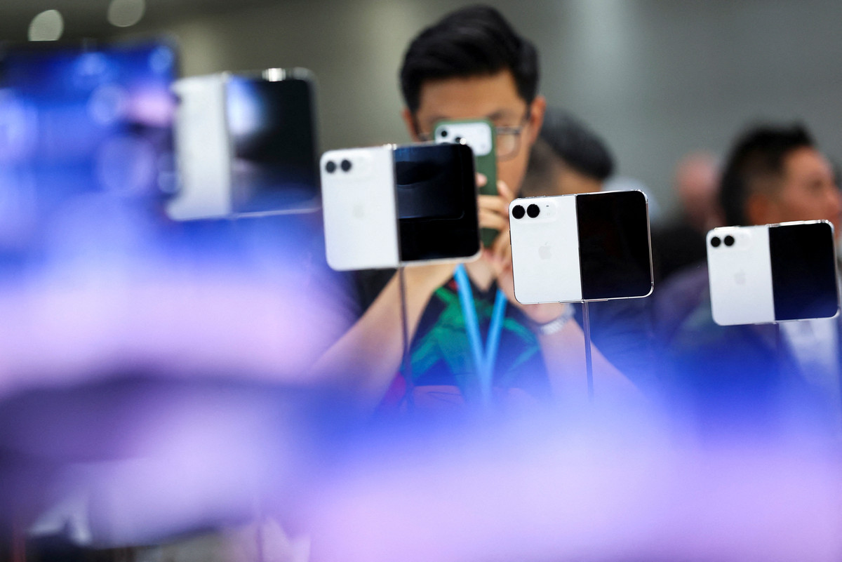 Pre-order Hello Store Buka, iPhone Duo Dibanderol Rp45 Juta