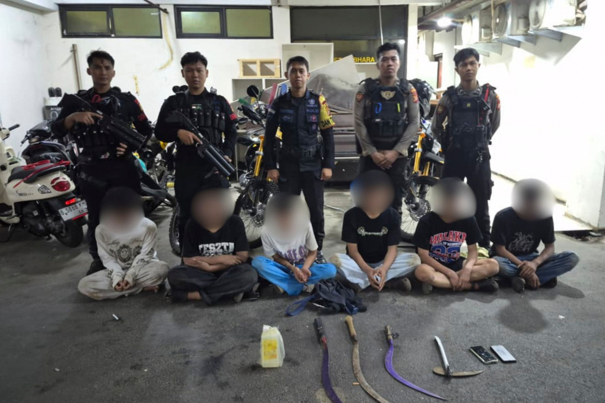 Bawa Sajam dan Air Keras, Enam Pemuda di Duren Sawit Dicokok Polisi