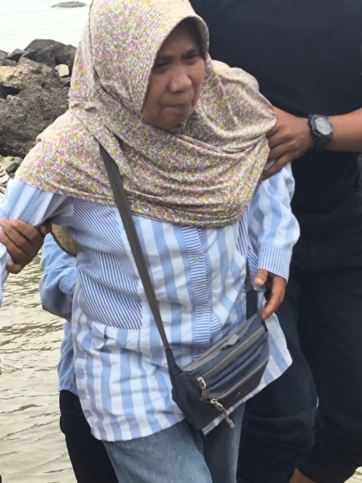 Ibu Wartawan Hilang di Selat Sunda Meratap Haru Memohon Pencarian