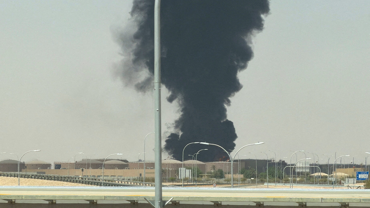 Serpihan Rudal Houthi Hantam Wilayah Makkah dan Jeddah