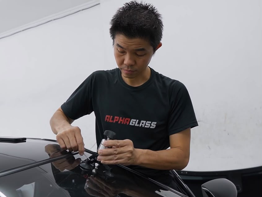 Solusi Kilat Atasi Kaca Mobil Retak dengan Teknik Injeksi