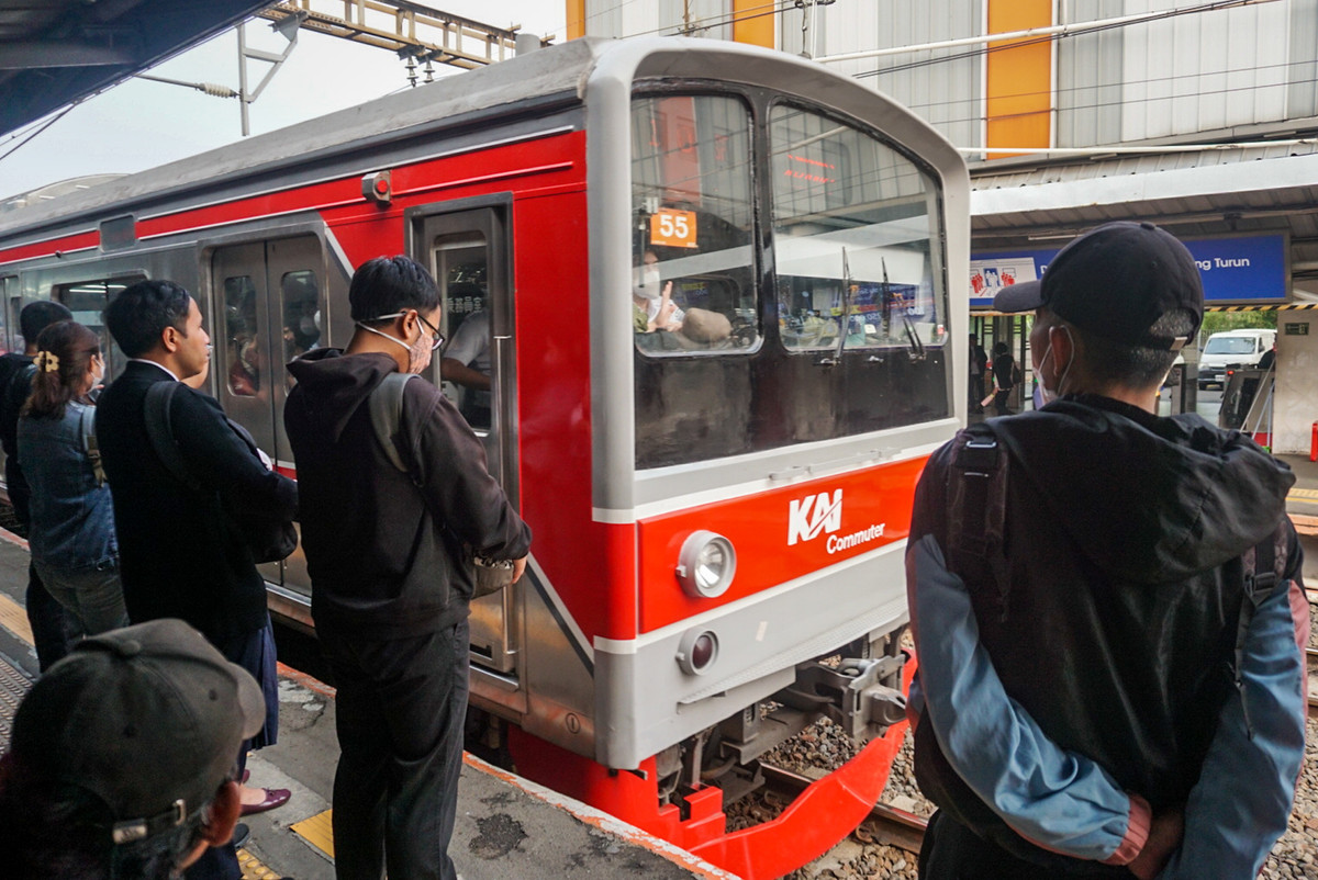 Darurat KRL Bekas: Solusi Impor Sambil Dorong Kebangkitan INKA