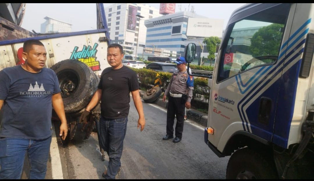 Separator Busway Koridor 9 Kerap Diseruduk Mobil Sepuluh Hari Terakhir