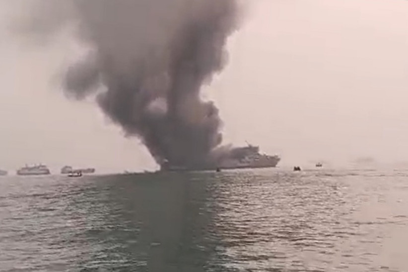 Kepanikan Penumpang KMP Batu Mandi Saat Api Membakar Kapal di Laut