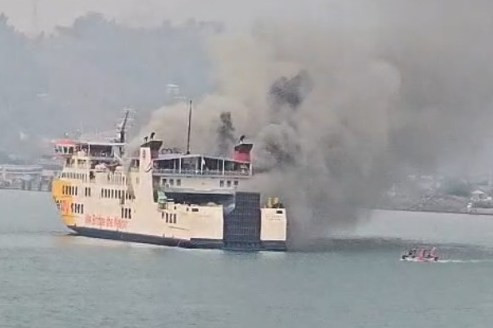 Kapal Batumandi Terbakar di Merak, ASDP pastikan kesiapan Penumpang Dievakuasi