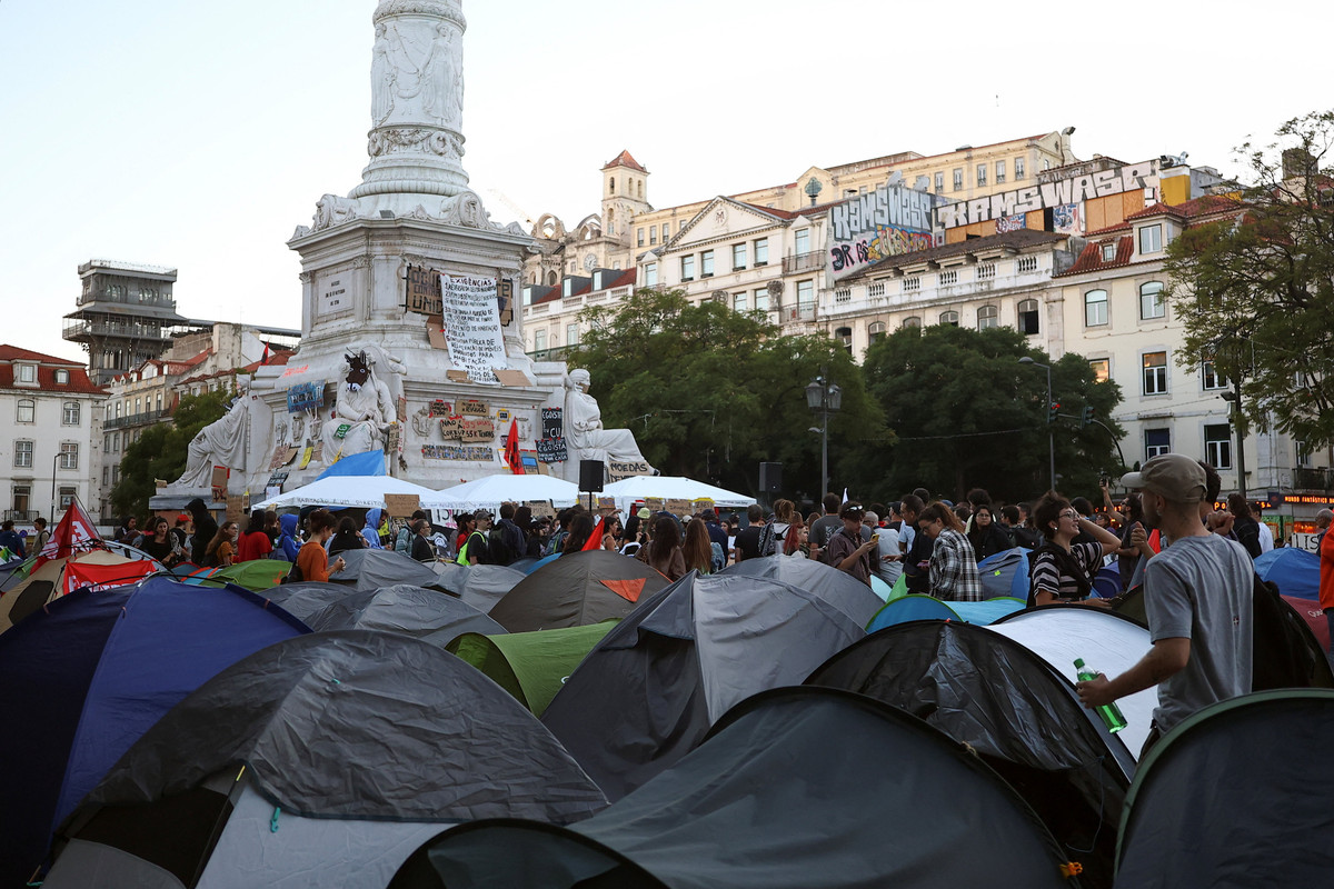 Gelombang Unjuk Rasa Reruntuhkan Kota-Kota Portugal