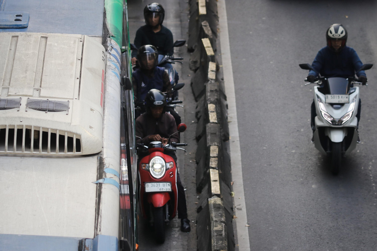 Sensasi Berdampingan dengan Bus Transjakarta Koridor 9