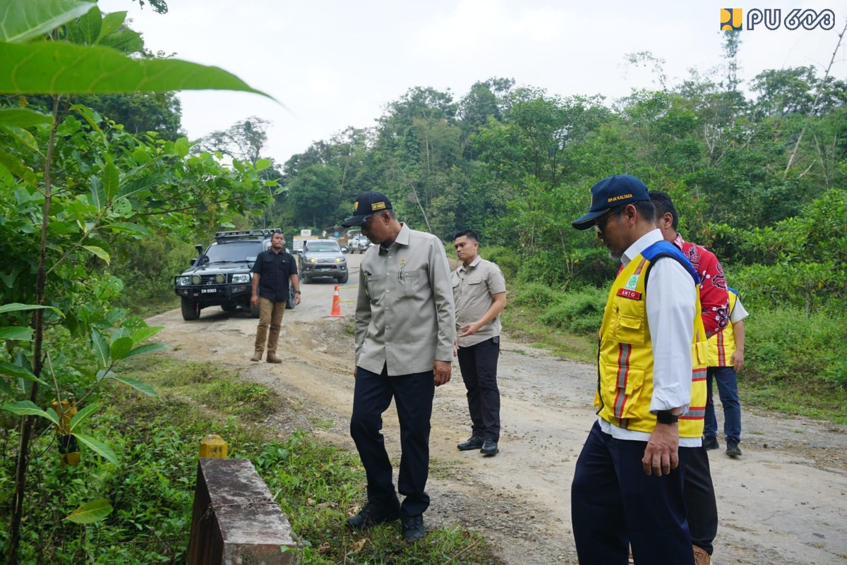Akselerasi Infrastruktur Perbatasan Kalimantan Digenjot Menteri PU