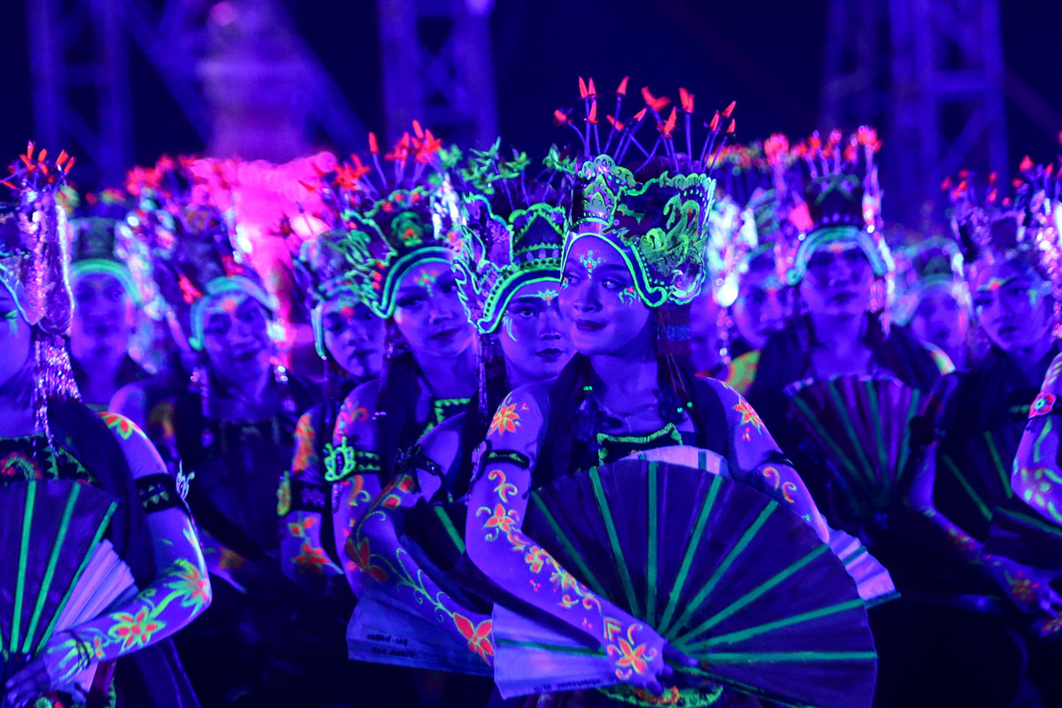 1.300 Penari Tampil Glow In The Dark di Banyuwangi