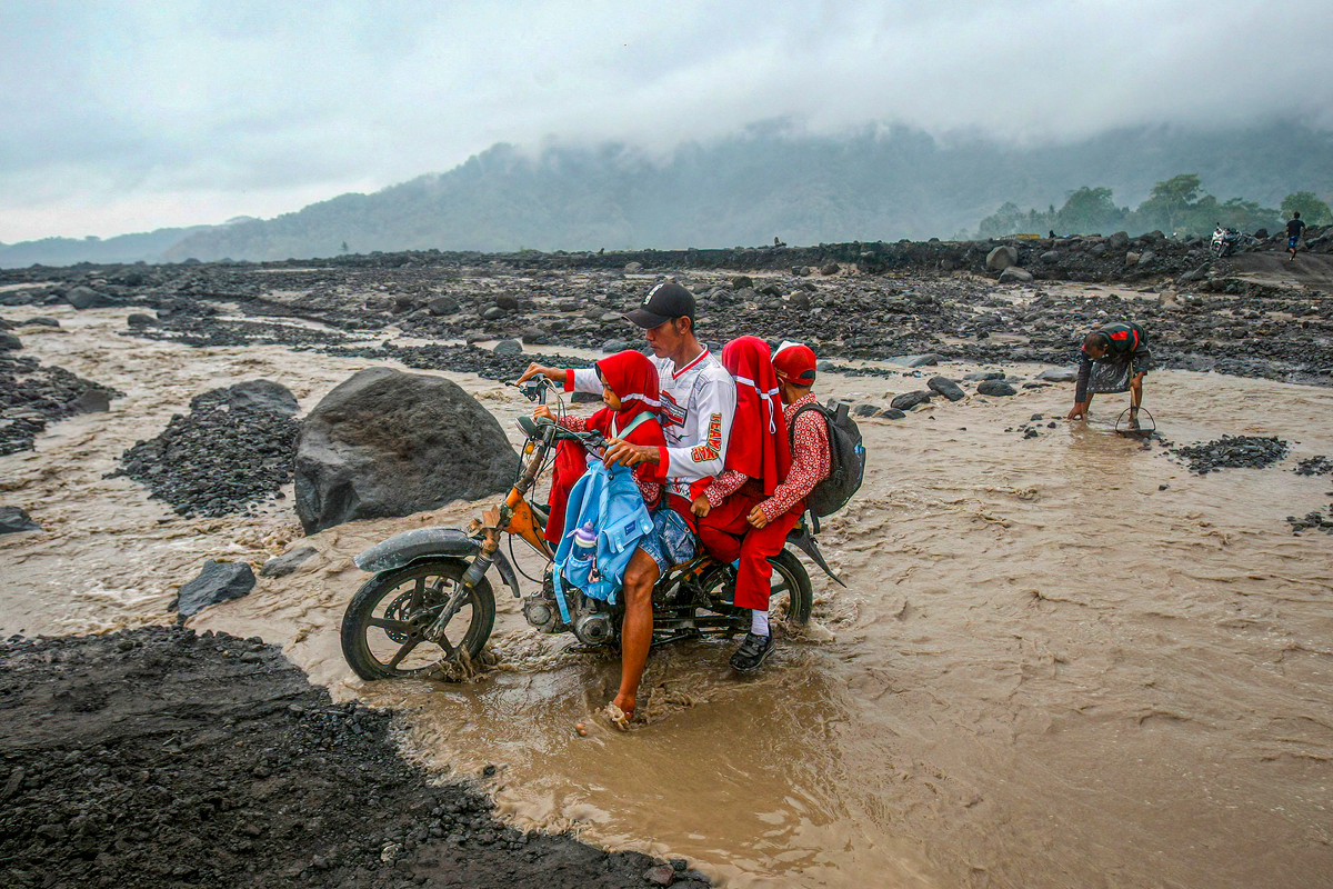 Ancaman Lahar Dingin Semeru di Tengah Aktivitas Warga