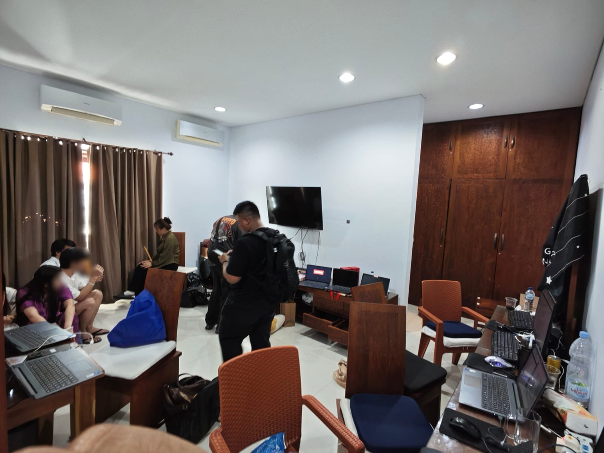 Geger! Imigrasi Bongkar Markas Judol WNA di Kuta, 21 Orang Tak Berkutik