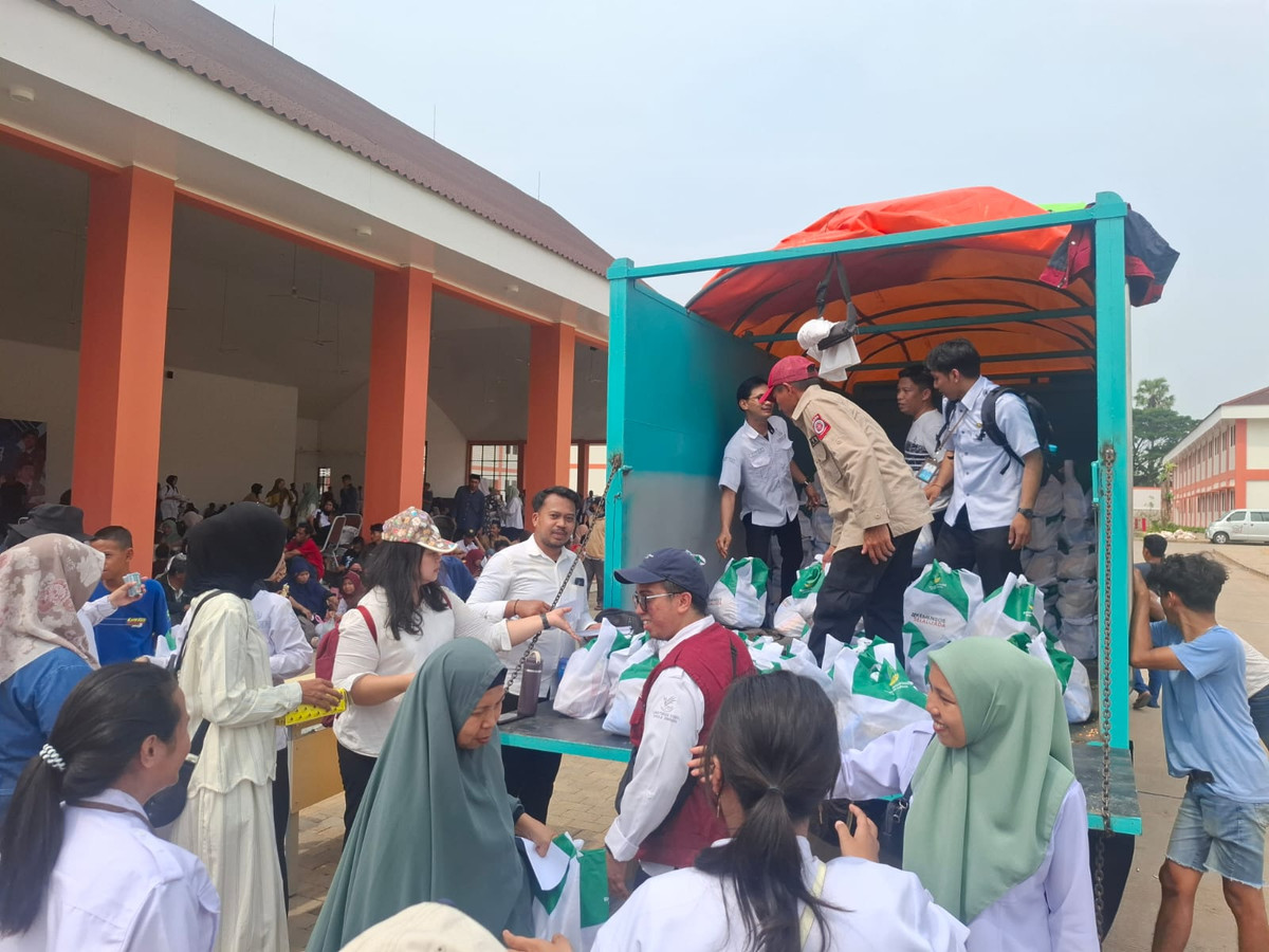 Setahun Sekolah Rakyat, Kemensos Bagikan 5 Ribu Sembako di Sulsel