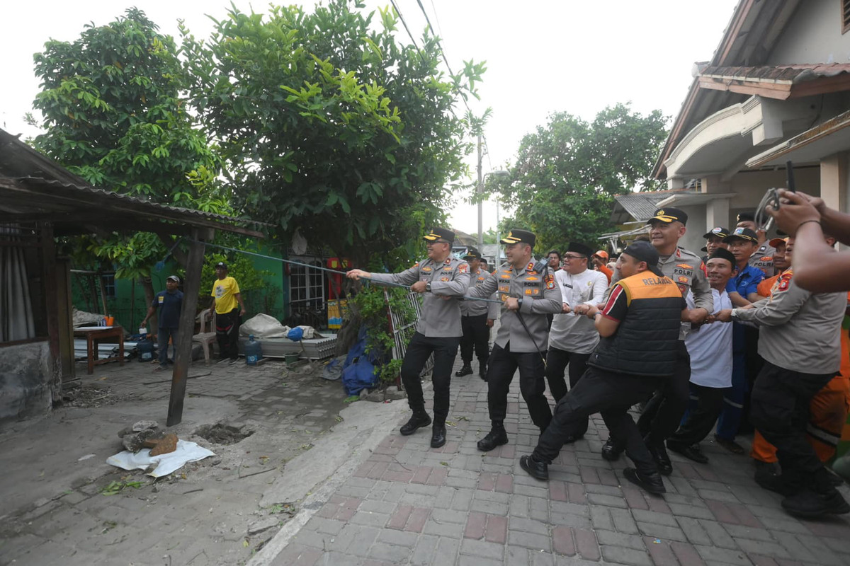 Aksi Keren Polres Kepulauan Seribu Sulap Rumah Warga Nyaris Roboh