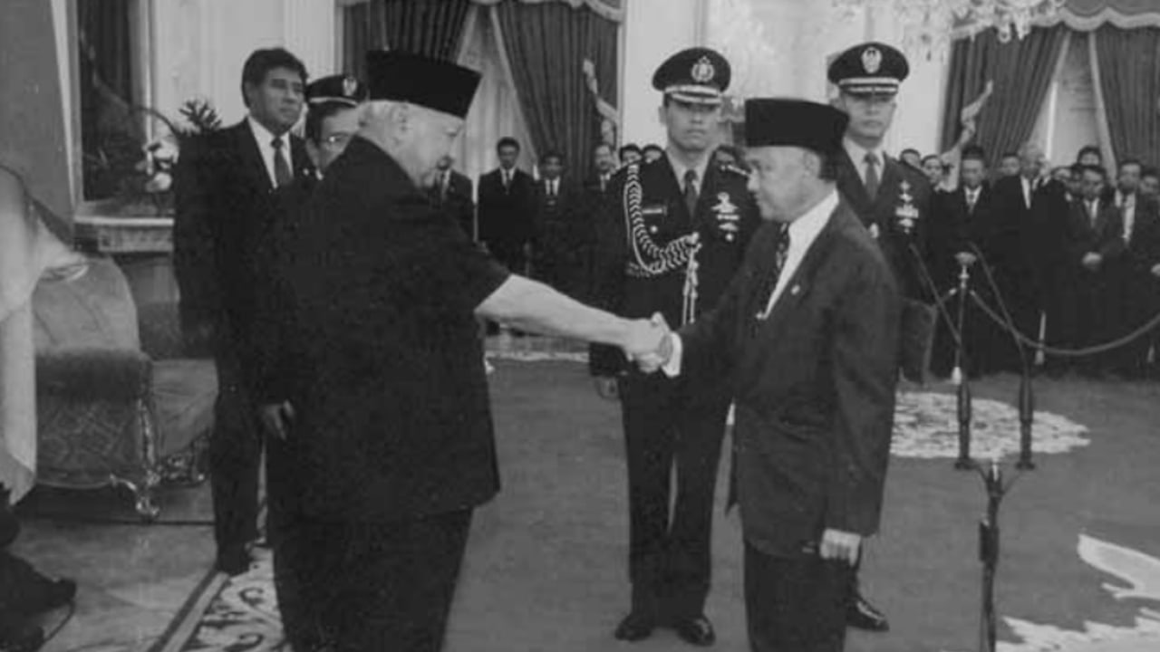 Penyerahan Kekuasaan Soeharto Habibie
