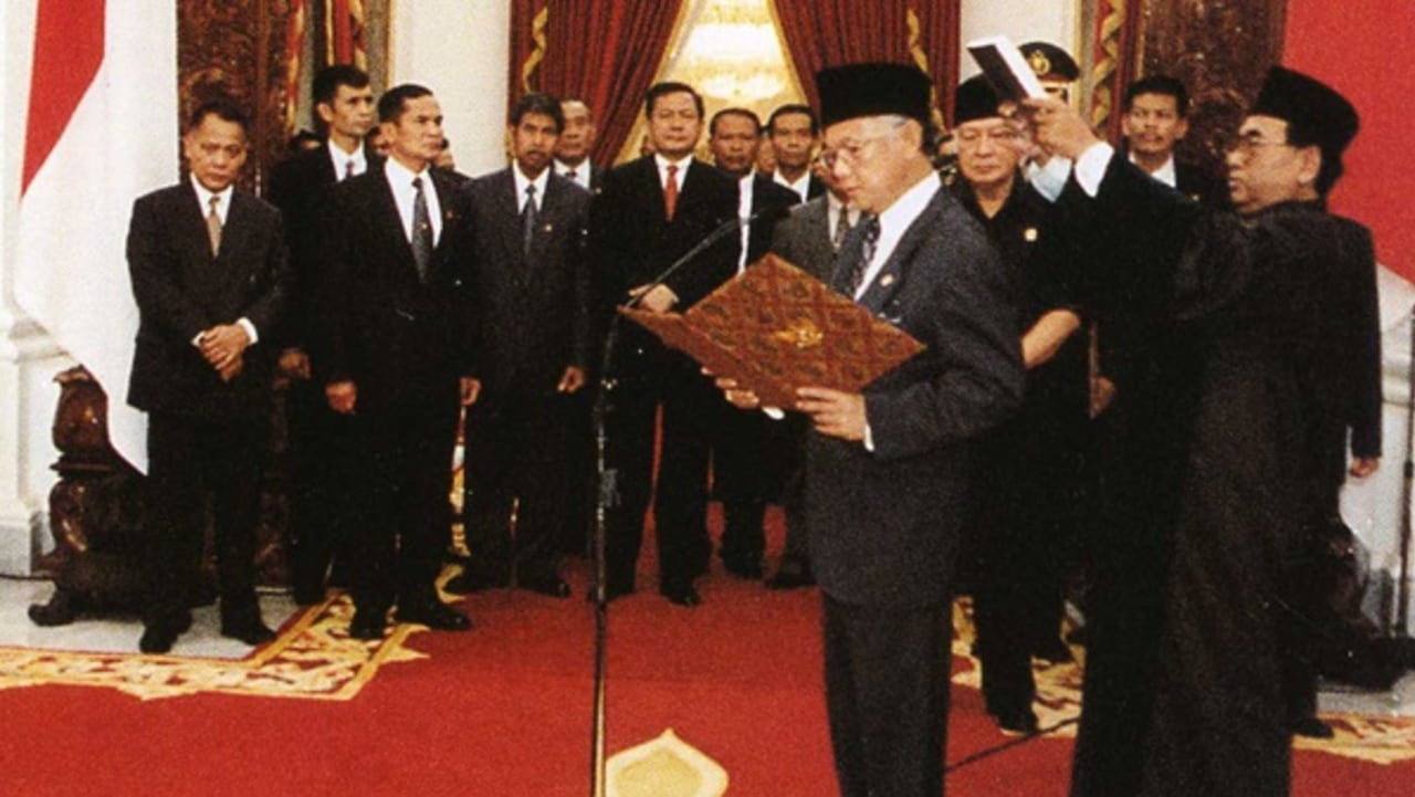Penyerahan Kekuasaan Soeharto Habibie