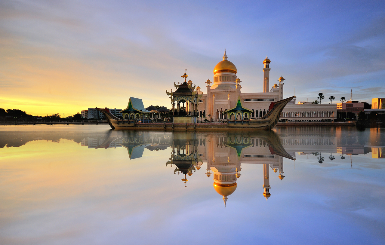 Ilustrasi Masjid, Masjid Sultan Omar Ali Saifuddin. Bandar Seri Begawan, Brunei Darussalam