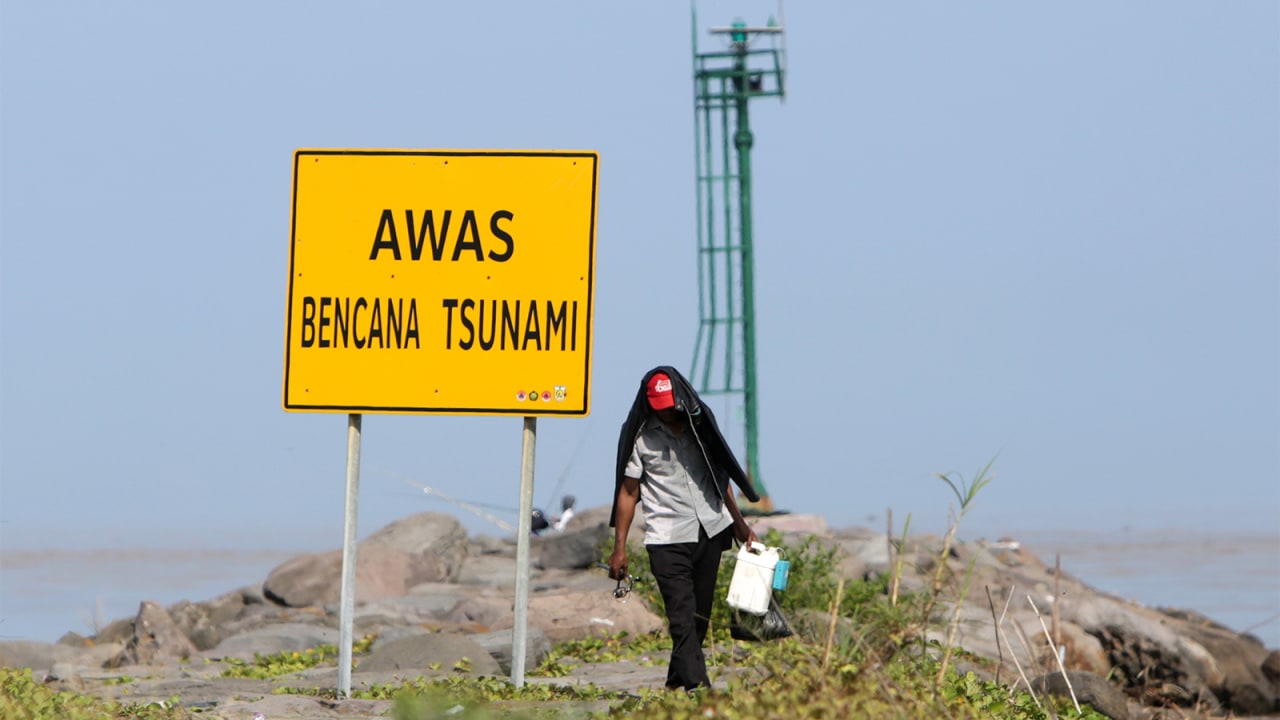 peringatan bencana tsunami