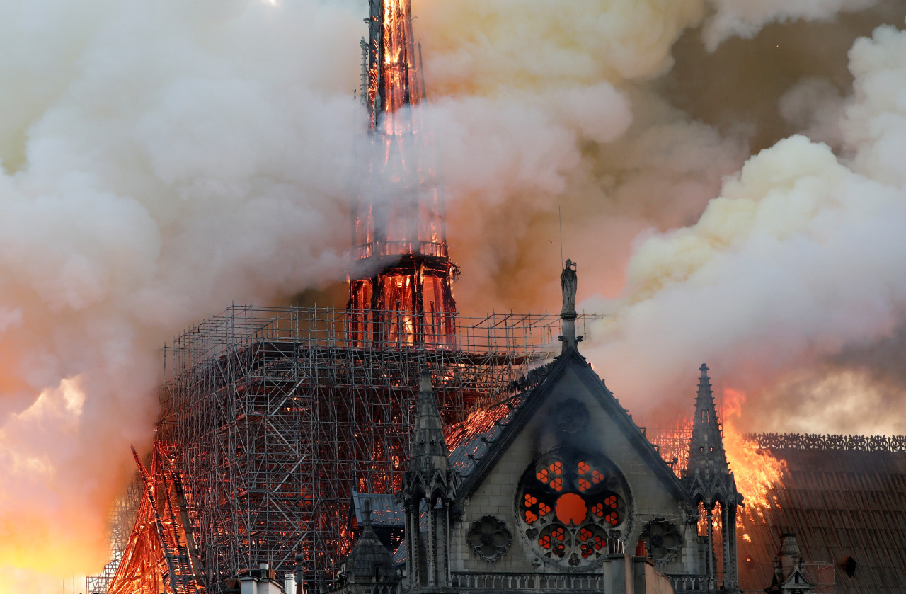 Kebakaran di Katedral Notre Dame
