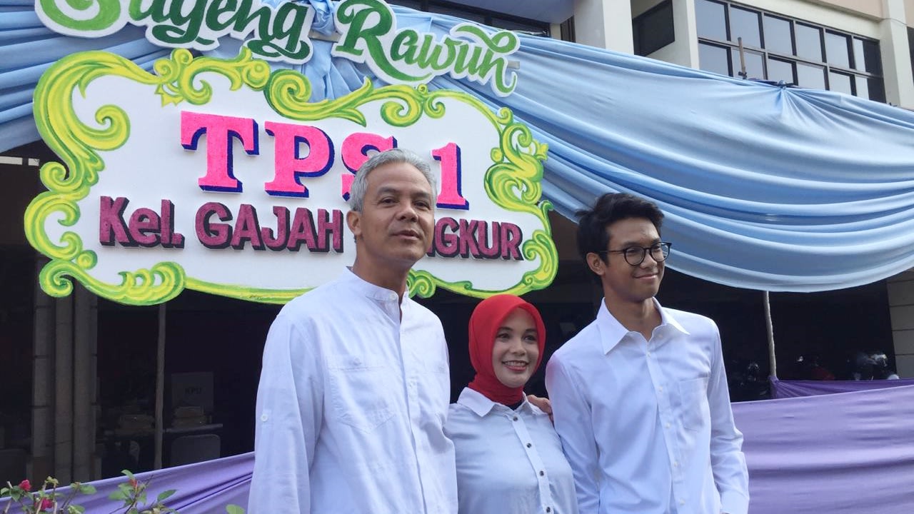 Gubernur Jawa Tengah, Ganjar Pranowo  di TPS