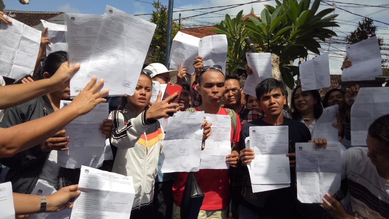 Warga Desa Kuta, Bali protes tidak bisa gunakan hak suaranya