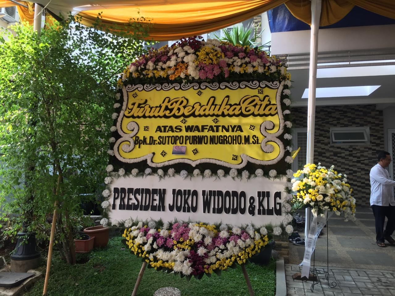 Karangan Bunga di Rumah Duka Sutopo Purwo Nugroho, Depok