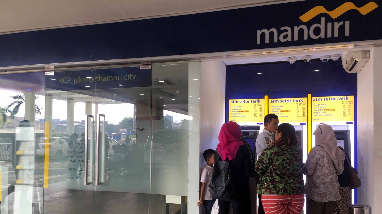 Mesin ATM Bank Mandiri di Thamrin City