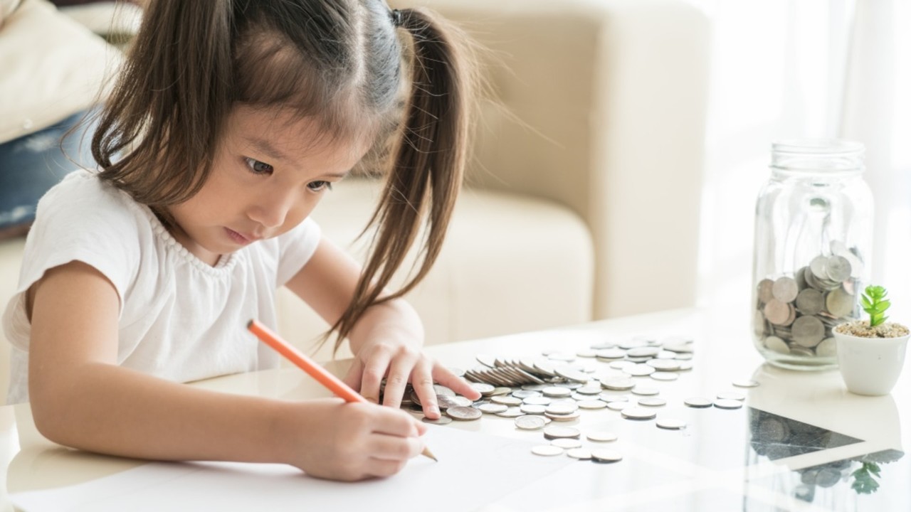 ilustrasi anak belajar mengelola uang