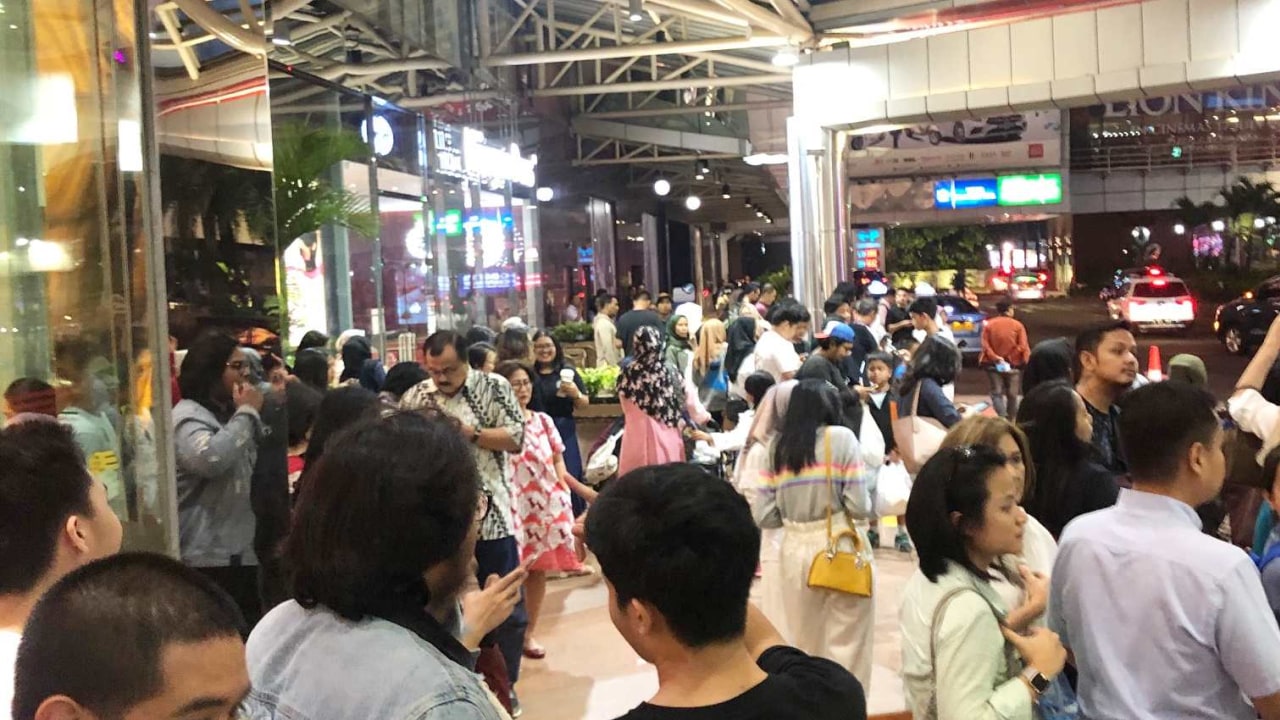 Suasana kepanikan di Pondok Indah Mall akibat gempa