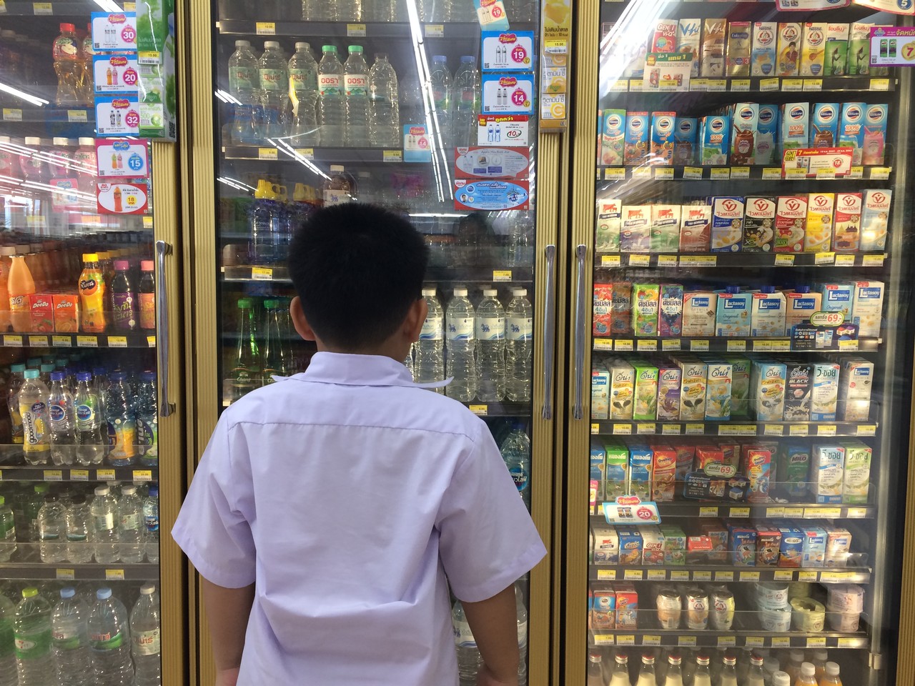 Ilustrasi Anak di Minimarket