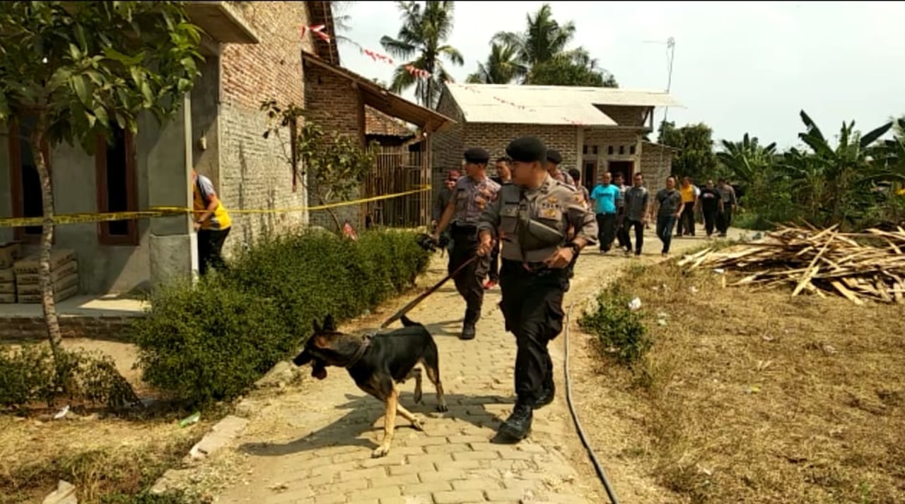 Suasana rumah pembunuhan sekeluarga di Serang