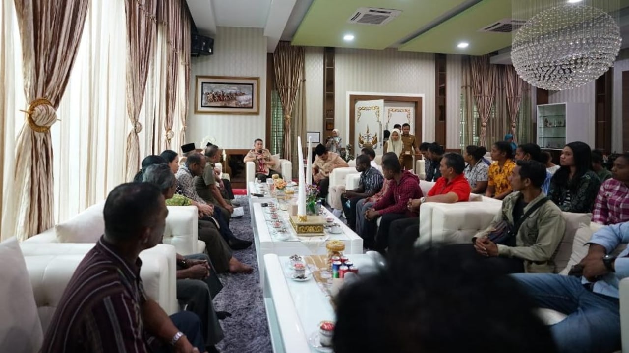 Walikota Jambi berdiskusi bersama mahasiswa dan warga asal Papua di Jambi.jpeg