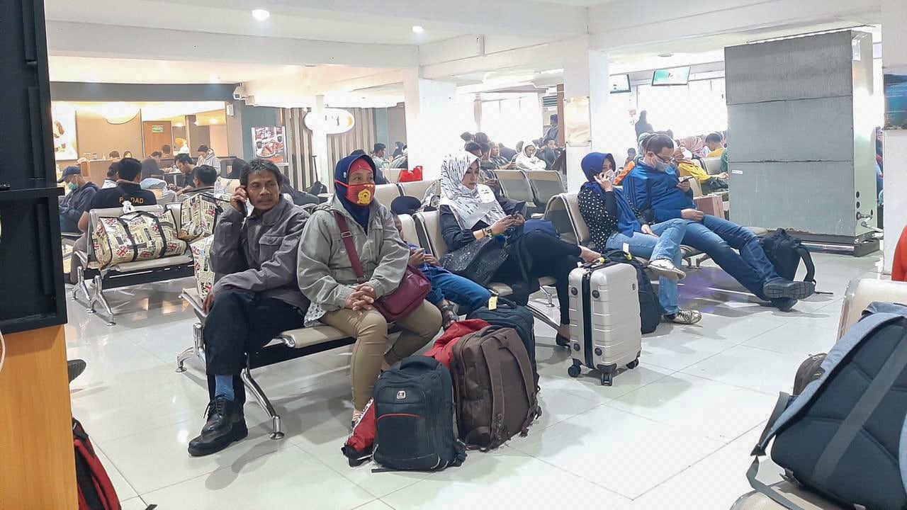 Penumpang di Bandara Syamsuddin Noor, Banjarmasin, Kalsel Terlambat Terbang akibat Kabut Asap