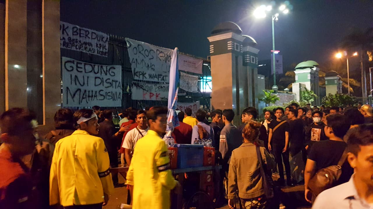 Demo Mahasiswa di Gedung DPR RI