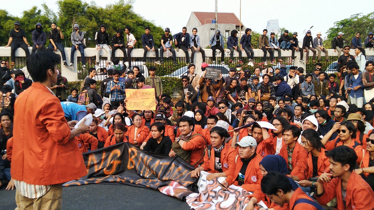 Mahasiswa IKJ saat ikut aksi di depan DPR RI, Jakarta Pusat